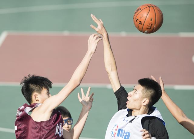 尤其是当它们被贴上“限量”“典藏”的标签，更是一下子点燃了观众的收藏欲望。