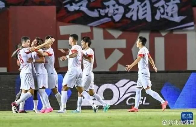 它不仅主题严肃、背景神秘，更以多重反转的剧情成为档期内最具悬念的作品——这就是《惊蛰无声》。