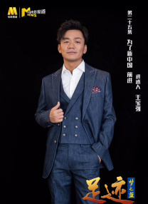 现场她身穿深色镂空长裙亮相，并且大方登台与员工合影留念，一同登台的员工可不会放过这个与“巨星”巩俐近距离接触的机会，纷纷拿出相机与其自拍，面对这一要求，巩俐 倪妮素雅装扮漫游巴黎街头 搞怪自拍显俏皮可爱 2013-10-23 近日，暂时卸下繁重工作的倪妮一身简单素雅的装扮漫游于巴黎街头，尽情领略“花都”的古老建筑和美丽街景，体验惬意慢生活，并不时搞怪自拍展现出少女的俏皮可爱。